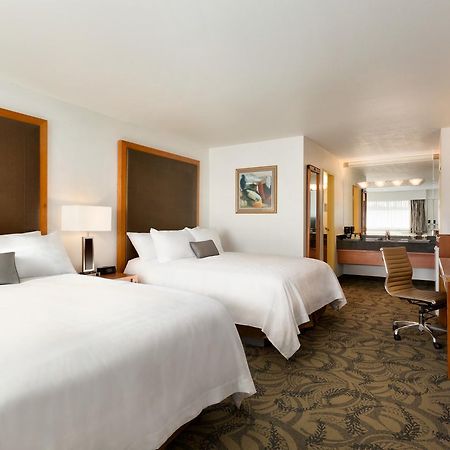 Poco Inn And Suites Hotel And Conference Center Port Coquitlam Eksteriør billede
