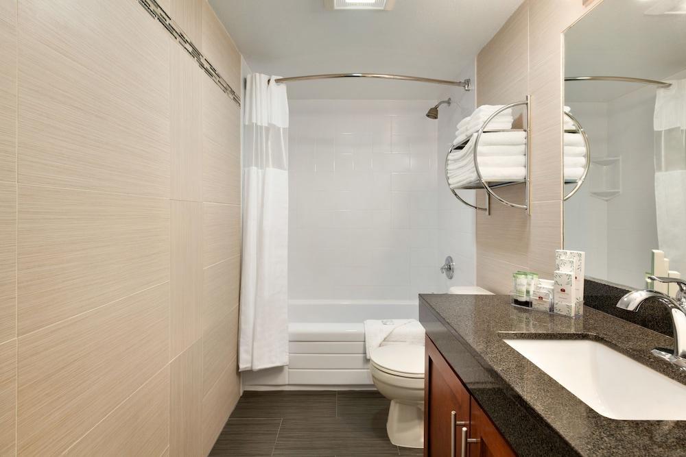 Poco Inn And Suites Hotel And Conference Center Port Coquitlam Eksteriør billede
