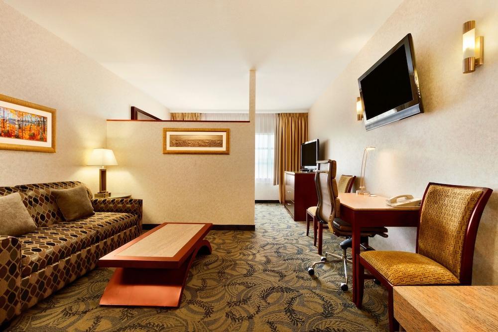 Poco Inn And Suites Hotel And Conference Center Port Coquitlam Eksteriør billede