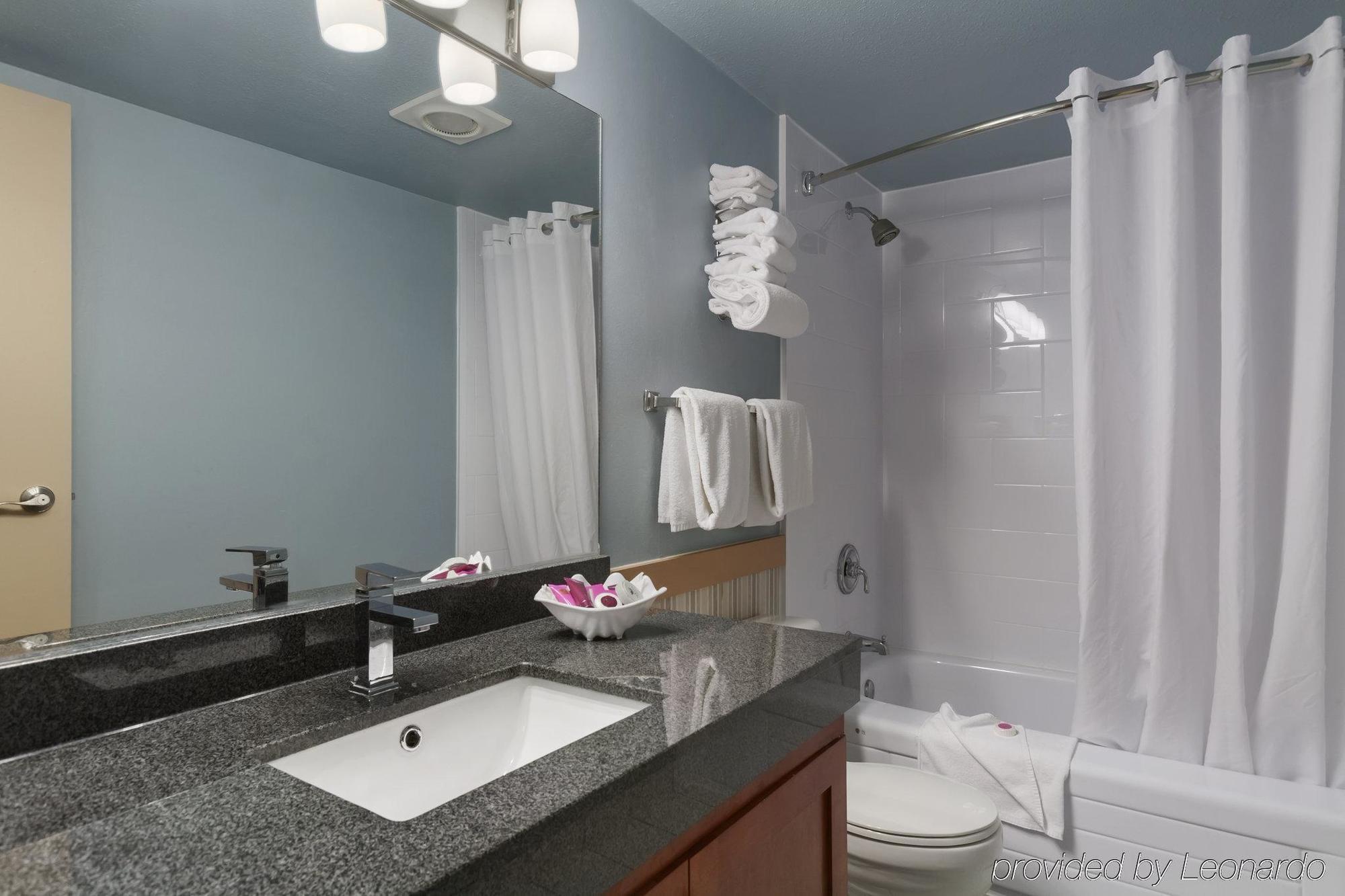 Poco Inn And Suites Hotel And Conference Center Port Coquitlam Eksteriør billede