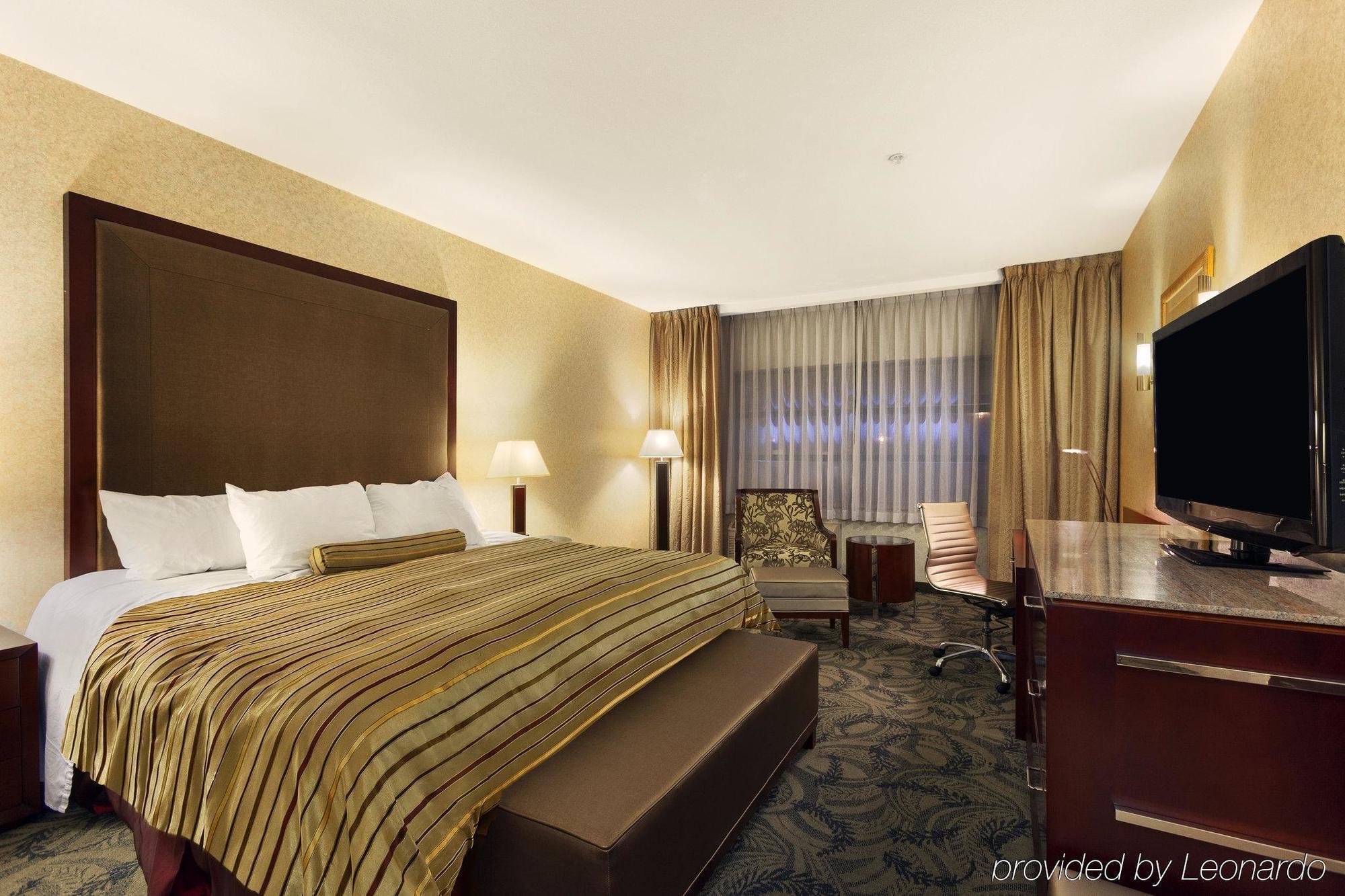 Poco Inn And Suites Hotel And Conference Center Port Coquitlam Eksteriør billede