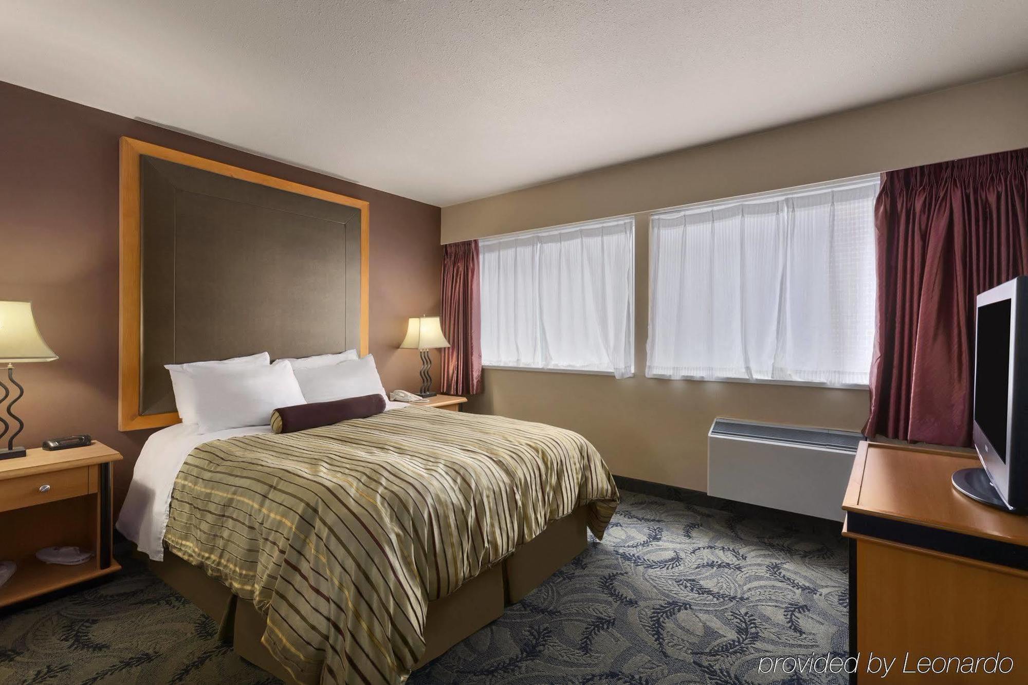 Poco Inn And Suites Hotel And Conference Center Port Coquitlam Eksteriør billede