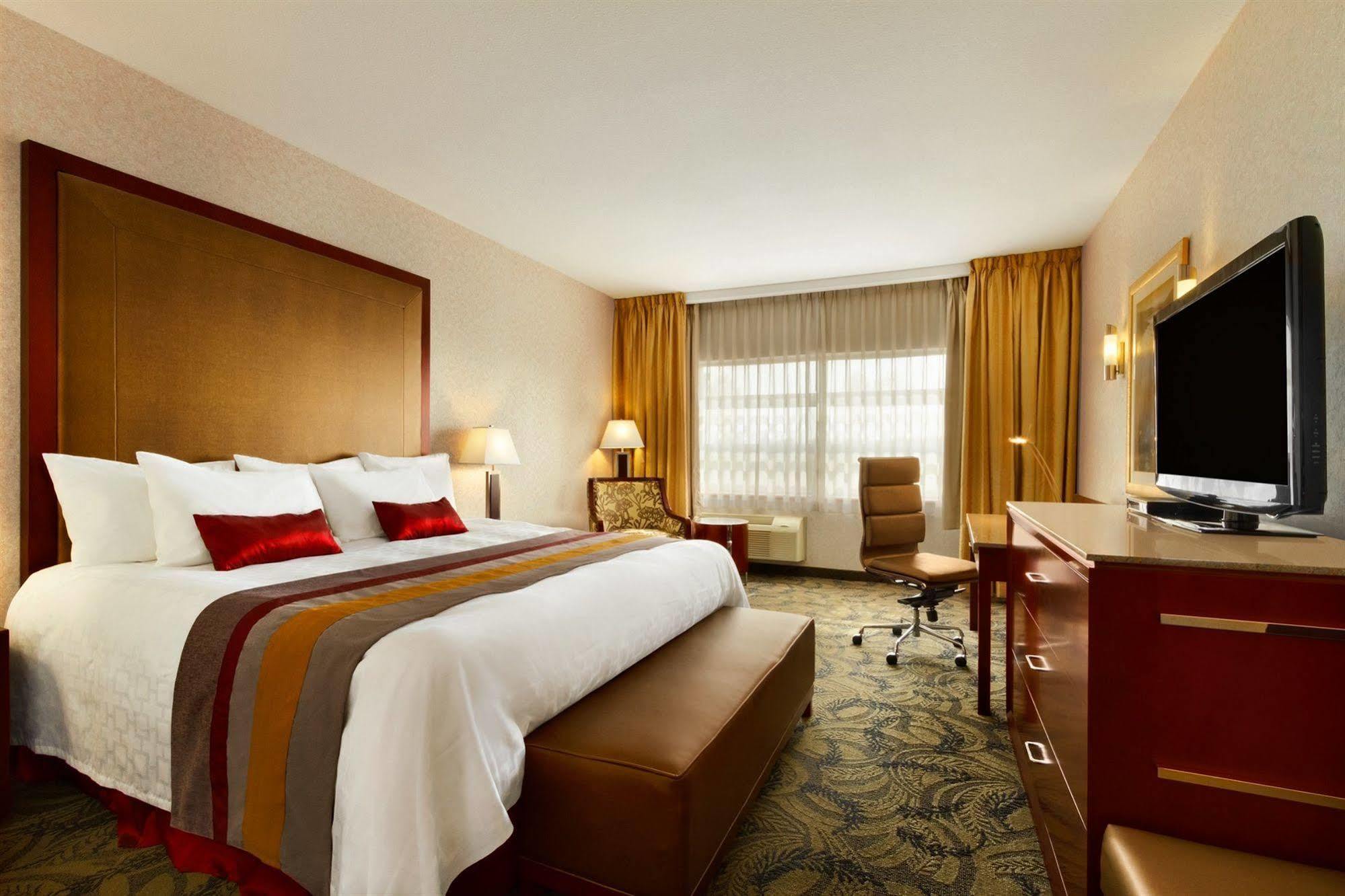 Poco Inn And Suites Hotel And Conference Center Port Coquitlam Eksteriør billede
