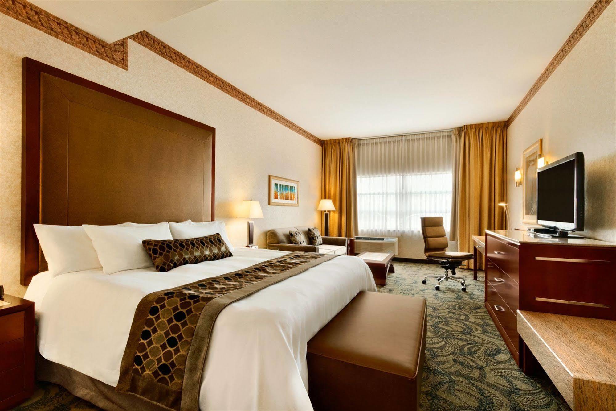 Poco Inn And Suites Hotel And Conference Center Port Coquitlam Eksteriør billede